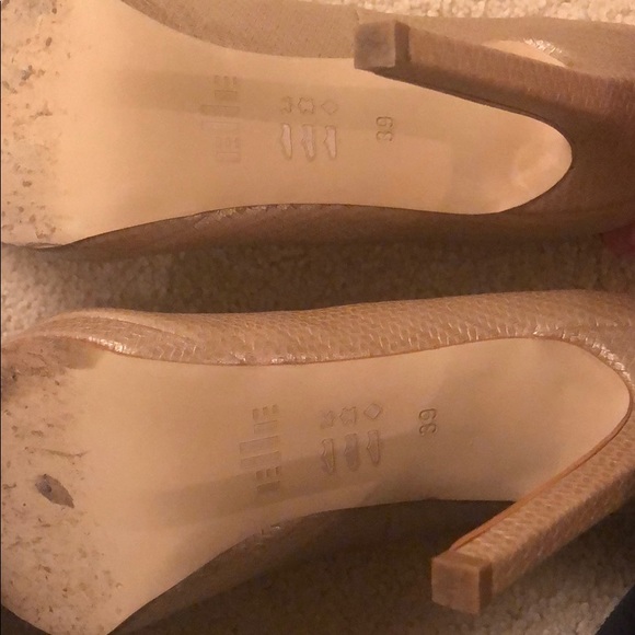 Leather point toe pumps size 39 European/9-9.5 US - Picture 5 of 6